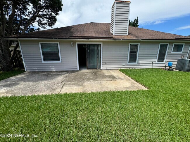 Building Photo - 13572 Lobo Ct