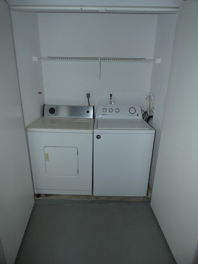 Building Photo - 2851 N Oakland Forest Dr