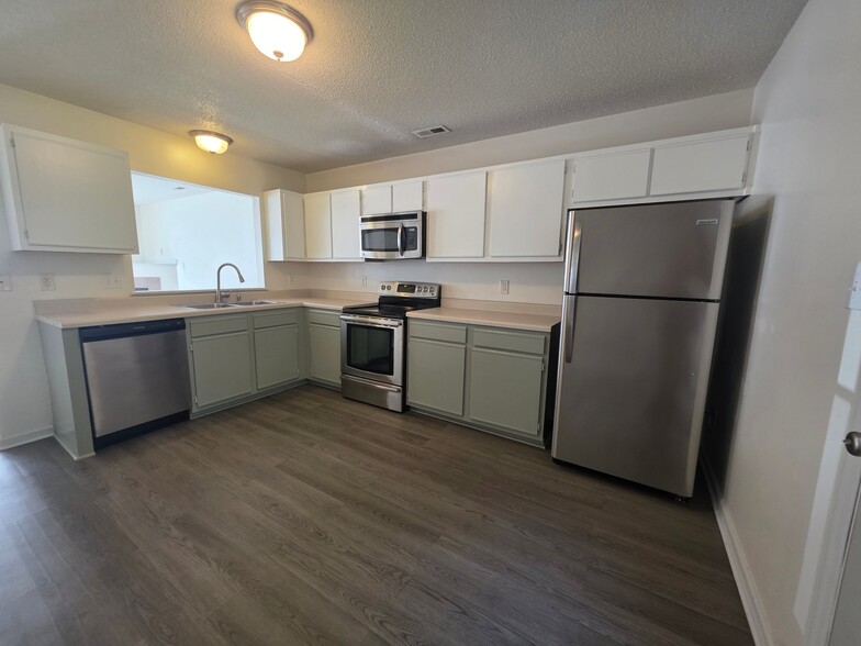 Building Photo - 106 Spring Meadow Cir