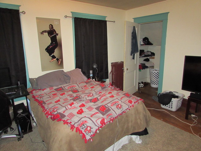 Bedroom - 537 W Doty St