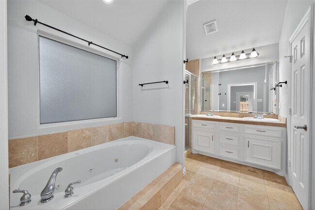Building Photo - 3702 Sunset Cir