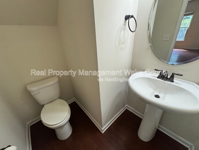Building Photo - 2108 Chipley Dr
