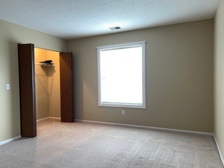 Building Photo - 5802 Ryewyck Dr
