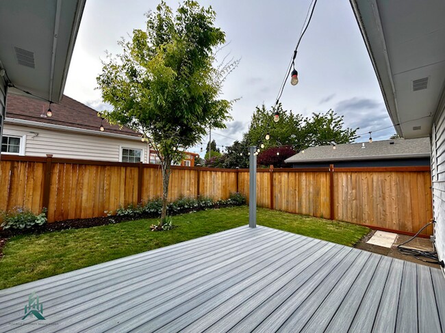 Building Photo - Newly Remodeled Single Family Home
