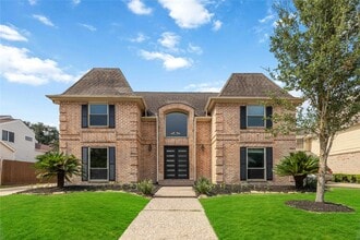 Building Photo - 11930 Carriage Hill Dr