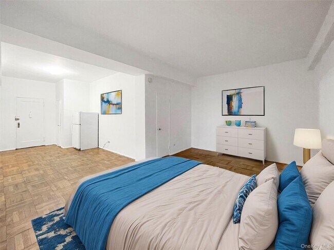 Building Photo - 2630 Kingsbridge Terrace