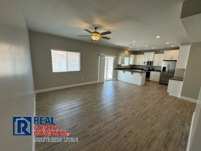 Building Photo - River Trail Townhome