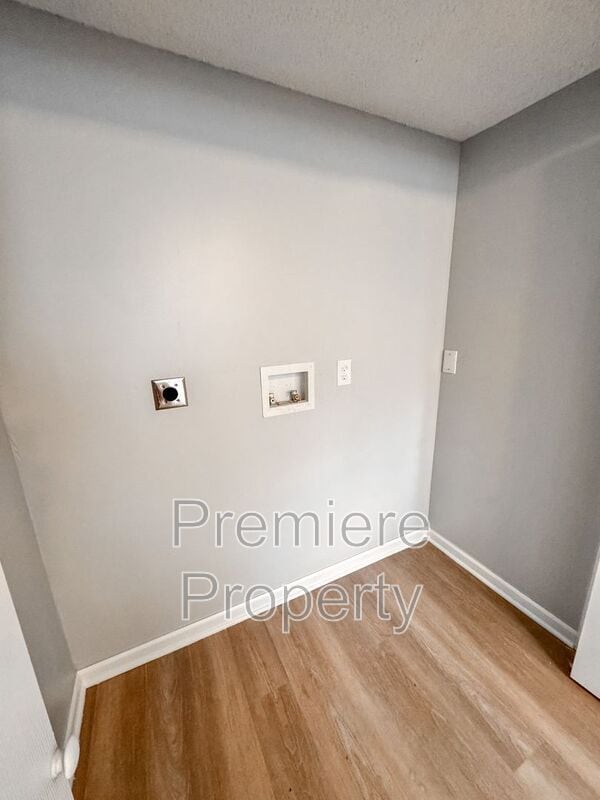 Building Photo - 5640 N Winchester Ave