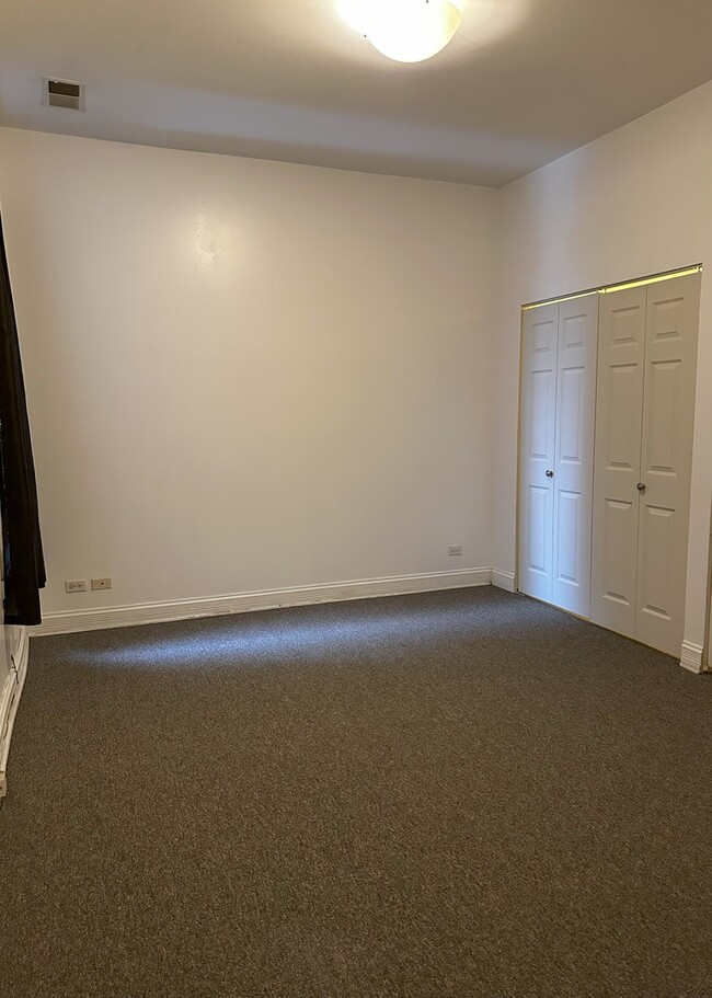 Building Photo - 5837 S Calumet Ave