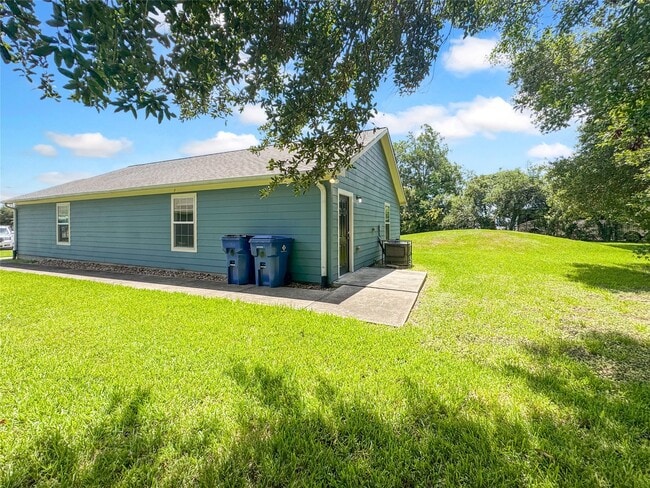 Building Photo - 7521 Blue Jay Dr