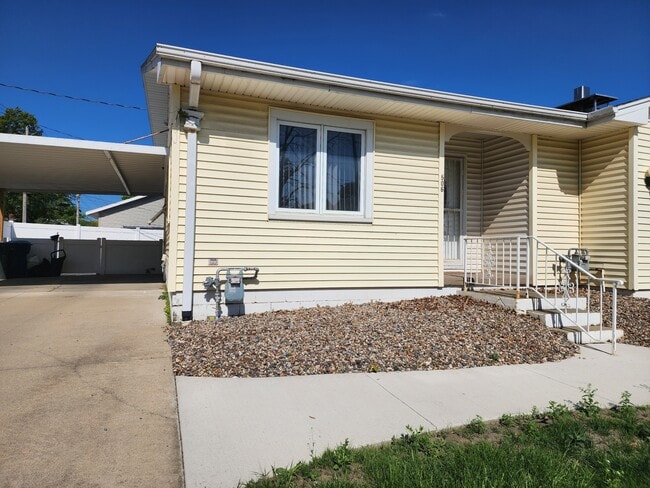 Primary Photo - 506 Kimball Ave