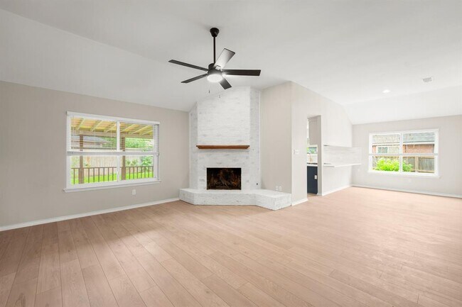 Building Photo - 2113 Rosemary Ln