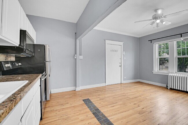 Building Photo - $1,500.00 - 1 Bed, 1 Bath, Condo in Denver...