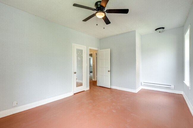 Building Photo - 2840 S Moreland Blvd