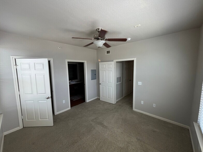 Building Photo - 1811 Medical Pkwy