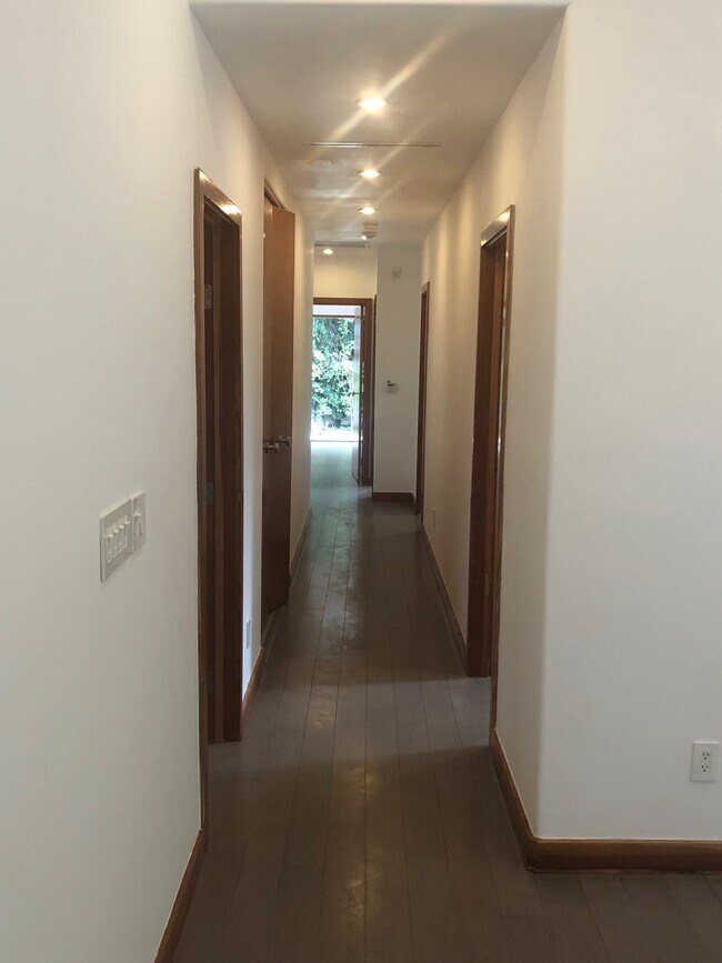 Building Photo - 128 S Carson Rd