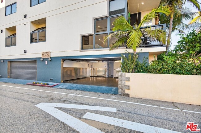 Building Photo - 11 Voyage St