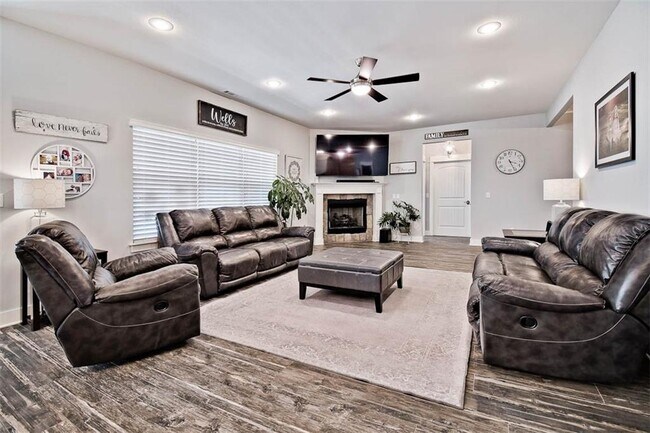Building Photo - 10125 Raindrop Ln