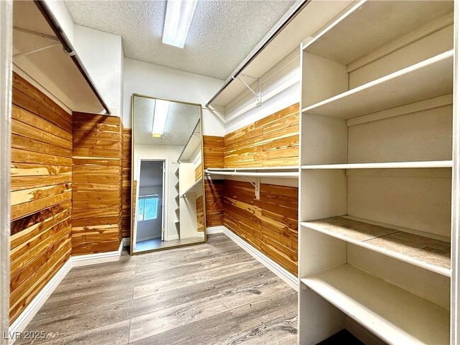 Building Photo - 10001 Coral Sands Dr