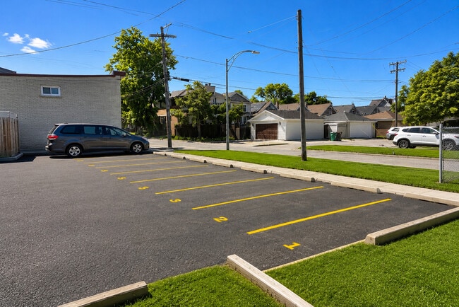Building Photo - 837 Lathrop Ave