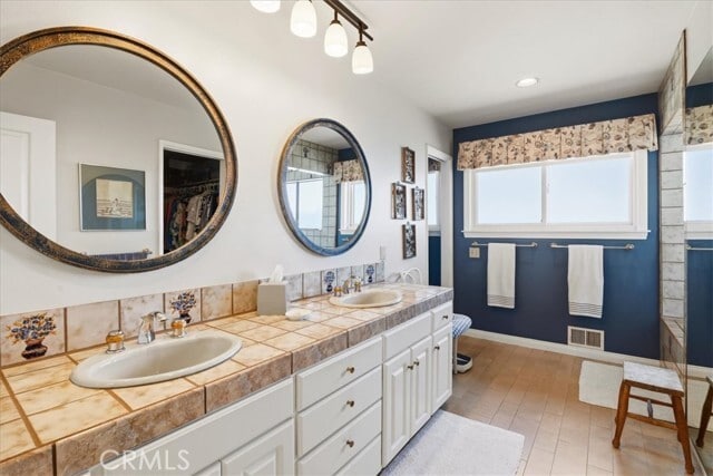 Building Photo - 27 N Vista De Catalina