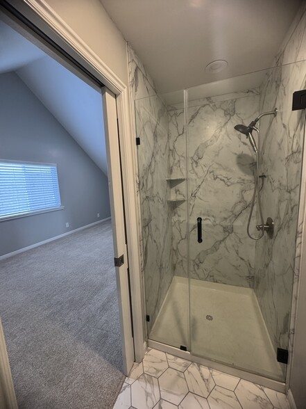 Master Bathroom - 5000 S Lincoln St