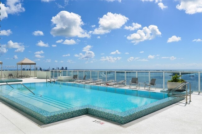 Building Photo - 218 SE 14th St