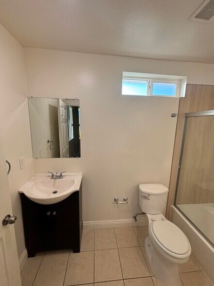 Building Photo - 1337 W 55th St