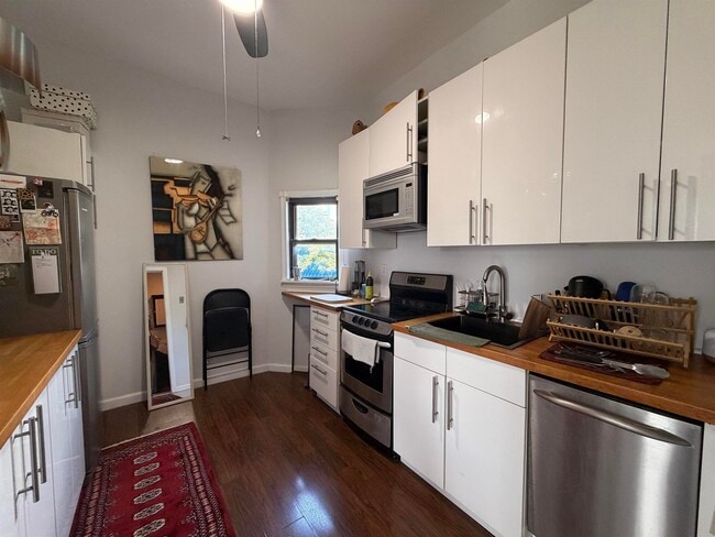 Building Photo - 420 2nd St