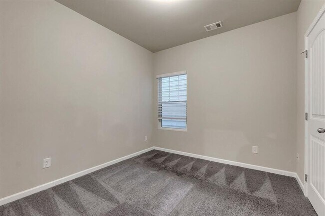 Building Photo - 2106 Irvin Ct
