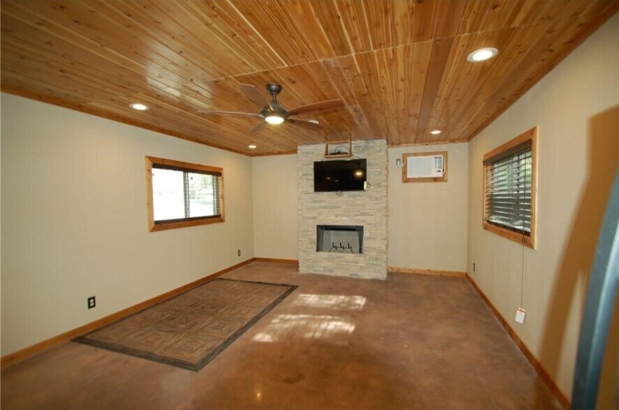 Building Photo - 575 Homesite Rd