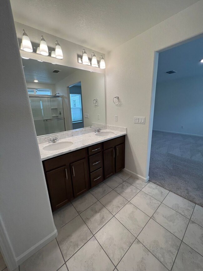 Building Photo - Beautiful 3 Bedroom Enclave at Folsom Ranch Home!