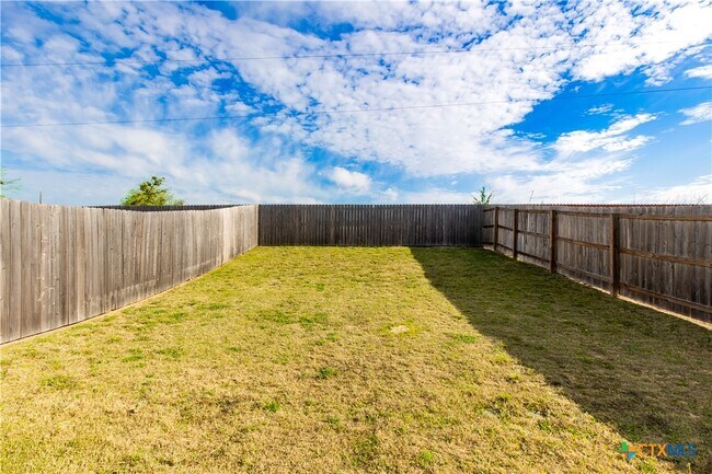 Building Photo - 3505 Abraham Dr