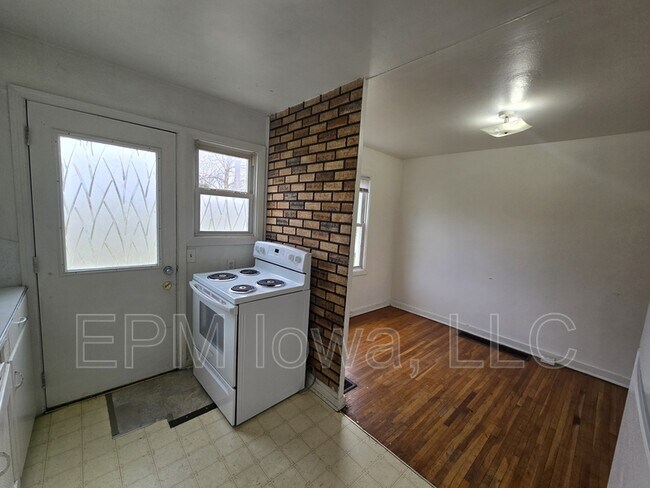 Building Photo - 269 Madison St