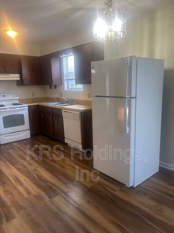 Building Photo - 1181 Rosedale Dr