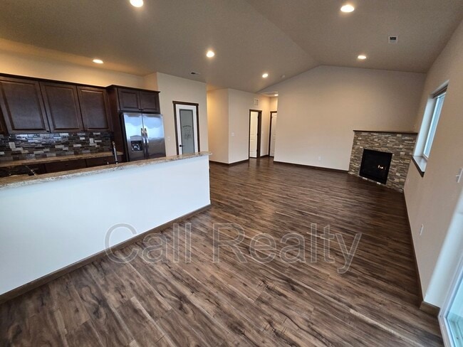 Building Photo - 4414 E Fairview Ave