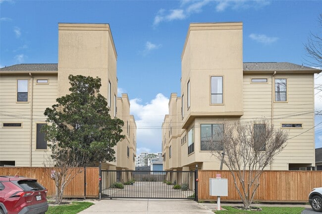 Building Photo - 1107 W 21st St