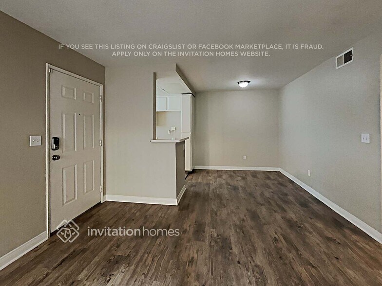 Building Photo - 16377 Lakeshore Dr