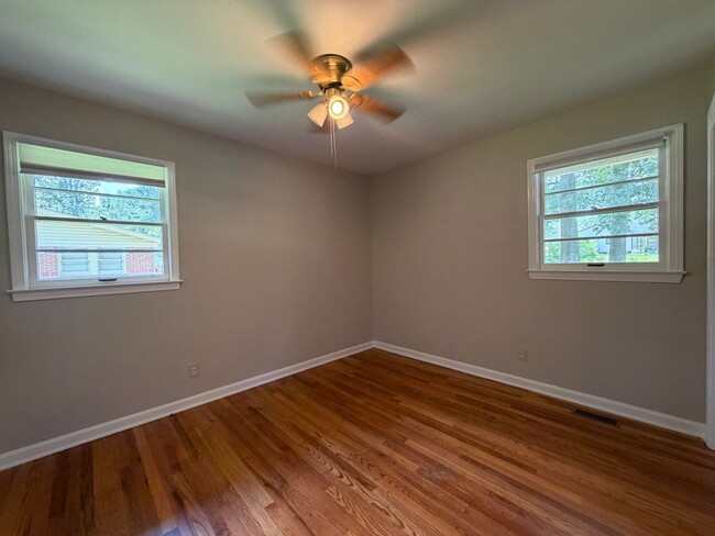 Building Photo - 117 Benton Dr NW
