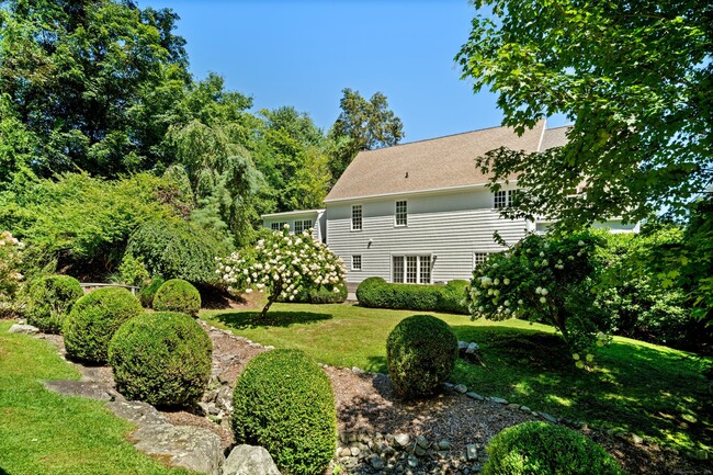 Building Photo - 38 Davis Hill Rd