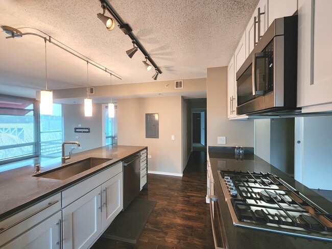Building Photo - 9655 Woods Dr
