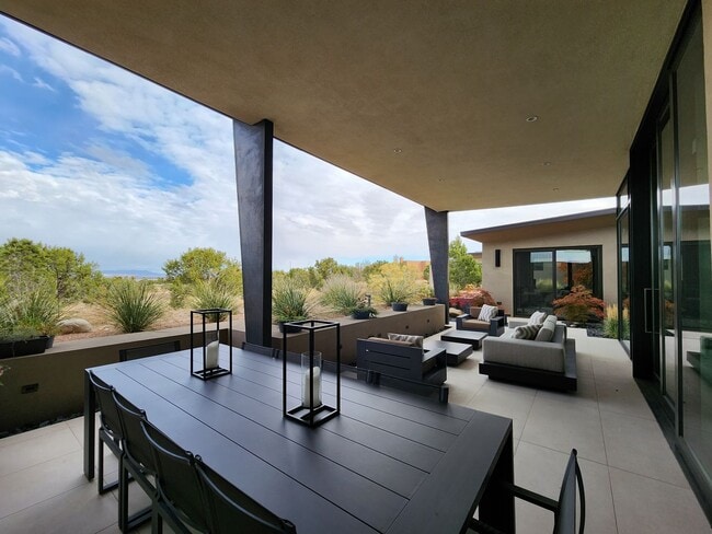 Building Photo - 36 Plz del Centro