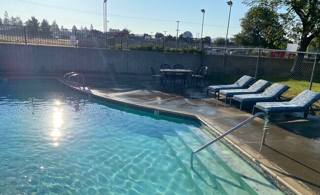 Building Photo - 1603 E Cypress St