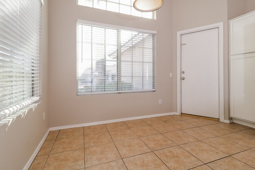 Building Photo - 72 N Cholla St