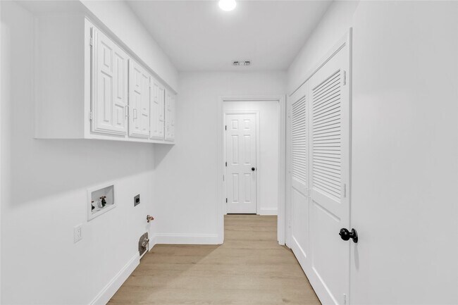 Building Photo - 13826 Wooded Creek Ct