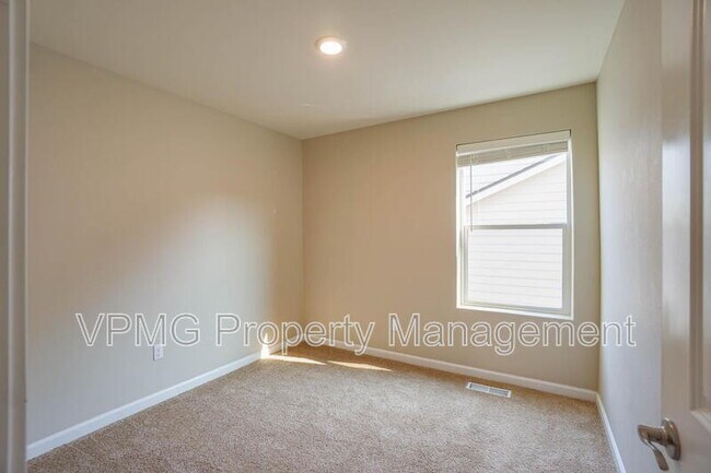 Building Photo - 7104 NE 155th Pl