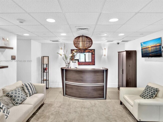 Building Photo - 650 West Ave