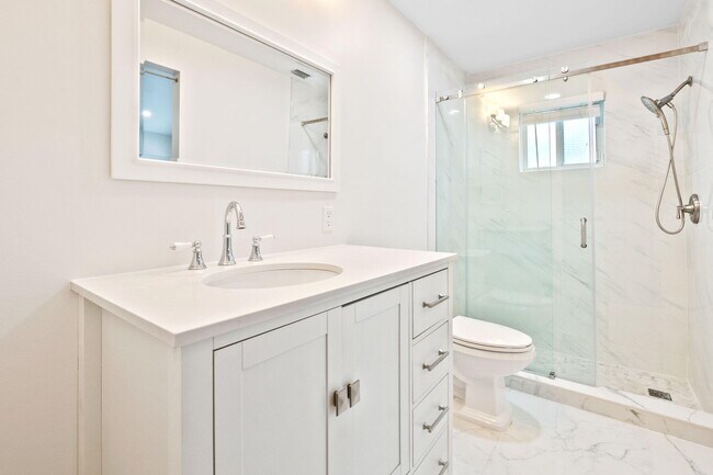 Building Photo - 4498 Dogwood Cir