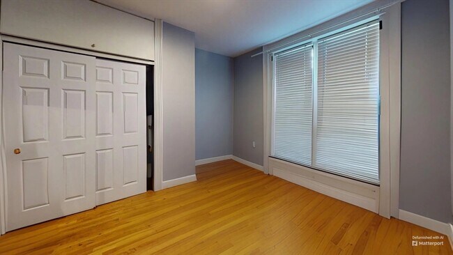 Building Photo - 330 1/2 E St