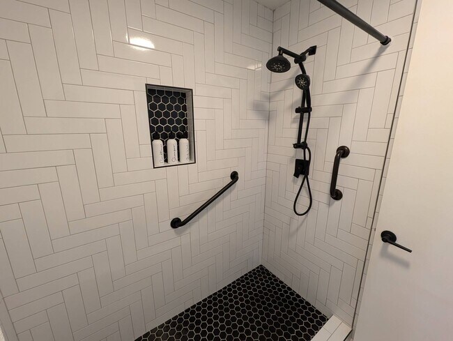 Building Photo - 3600 Chateau Dr